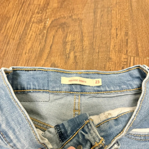 Levi's Light Blue Jean Shorts - Picture 4 of 5